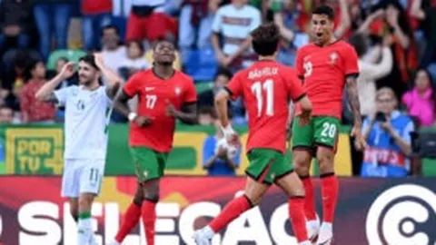 “昨晚激战不断！8场胜利创奇迹，净增6场战绩辉煌；塞曼巴东与佩西加雅加达巅峰对决，精彩赛事即将上演！”